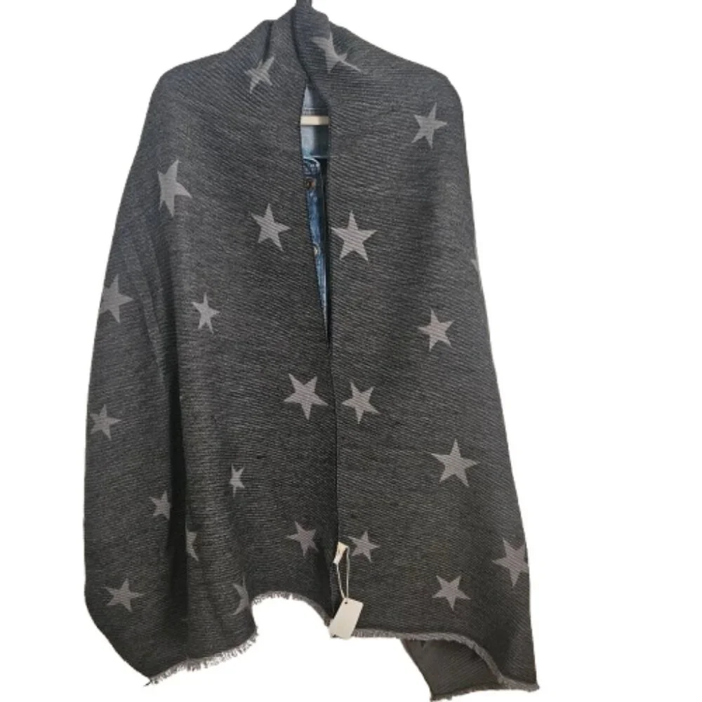 NWT Pretty Persuasions Reversible Gray Star Print Ripple Effect Scarf